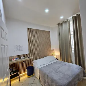 Room&jacuzzi 2*, Napoli Italia